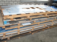 Rvs plaatwerk in diverse diktes op 8 pallets. - afbeelding 5 van  5