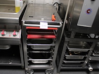 Rvs platenwagentje met diverse platen en gastronoombakken. afm. 42 x 81 x 90 cm. - afbeelding 1 van  2