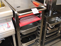 Rvs platenwagentje met diverse platen en gastronoombakken. afm. 42 x 81 x 90 cm. - afbeelding 2 van  2