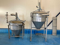 Rvs proces-/buffervat met pneumatische productafvoer (2x)