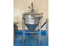 Rvs proces-/buffervat met pneumatische productafvoer (2x) - afbeelding 1 van  5
