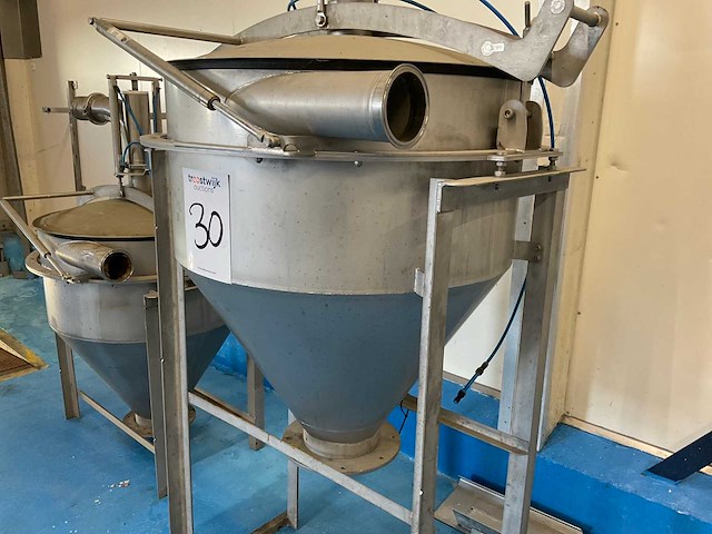 Rvs proces-/buffervat met pneumatische productafvoer (2x) - afbeelding 8 van  8