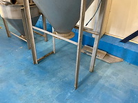Rvs proces-/buffervat met pneumatische productafvoer (2x) - afbeelding 2 van  5