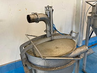 Rvs proces-/buffervat met pneumatische productafvoer (2x) - afbeelding 4 van  5