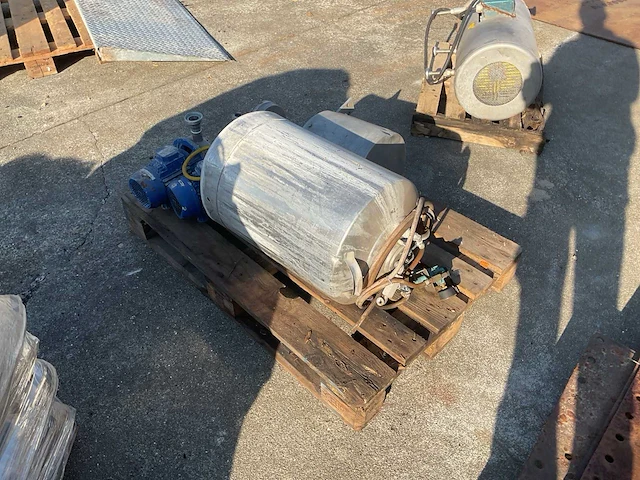 Rvs proces-/menginstallatie - afbeelding 1 van  4