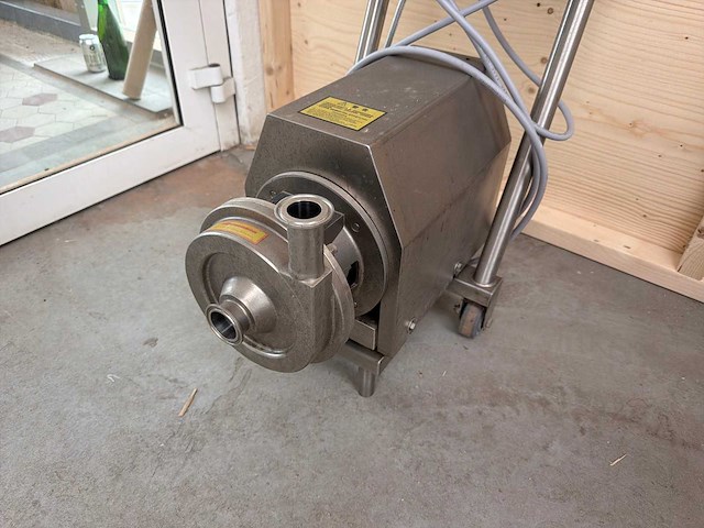 Rvs sanitaire centrifugaalpomp yuy-l 1.5kw met frequentieregelaar - afbeelding 3 van  5