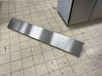 Rvs schap om aan tafel te hangen - afbeelding 2 van  5