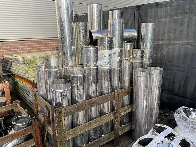 Rvs schoorsteenpijp 200 mm ca. 30 m1 - afbeelding 1 van  2