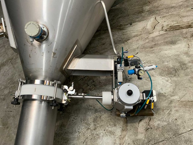 Rvs silo hopper met afsluiter - afbeelding 7 van  8