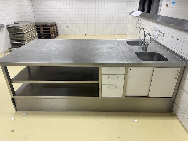Rvs spoel- en werktafel eiland - afbeelding 2 van  8