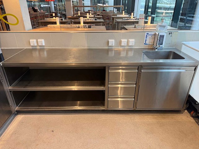 Rvs spoeltafel met close-in boiler - afbeelding 2 van  9