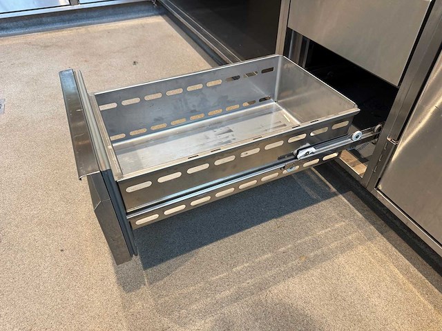 Rvs spoeltafel met close-in boiler - afbeelding 6 van  9