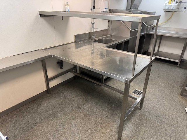 Rvs spoeltafel met debrasseermeubel - afbeelding 7 van  9