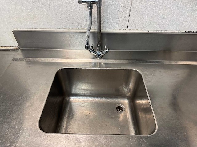 Rvs spoeltafel met debrasseermeubel - afbeelding 3 van  6