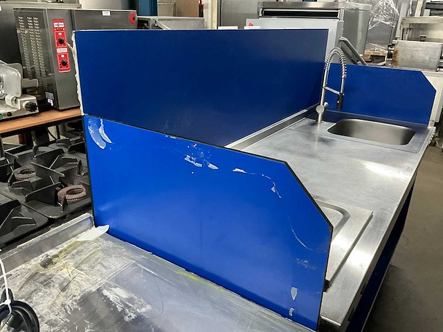 Rvs spoeltafel met electrische kookplaat - afbeelding 3 van  11
