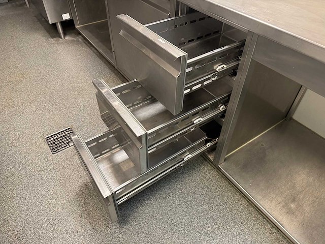 Rvs spoeltafel met lades - afbeelding 6 van  8