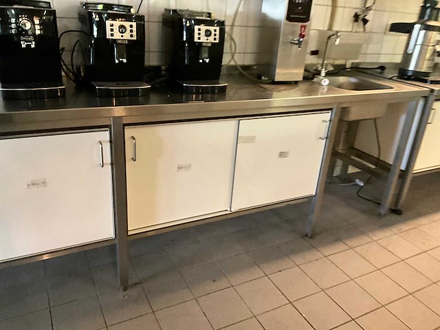 Rvs spoeltafel met onderkasten - afbeelding 3 van  9