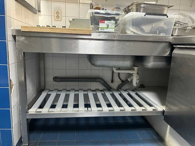 Rvs spoeltafel met onderrek - afbeelding 1 van  4