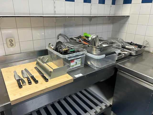 Rvs spoeltafel met onderrek - afbeelding 2 van  4