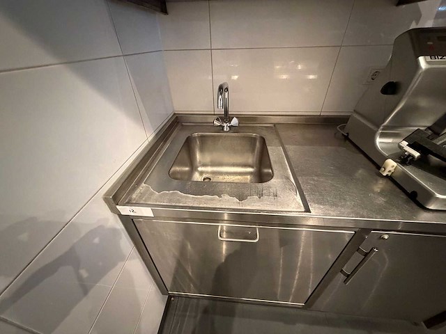 Rvs spoeltafel met rvs afvalbakhouder - afbeelding 2 van  6
