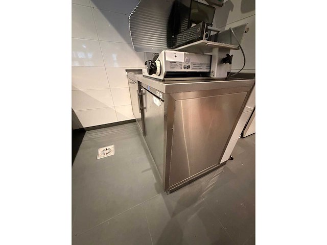 Rvs spoeltafel met rvs afvalbakhouder - afbeelding 5 van  6