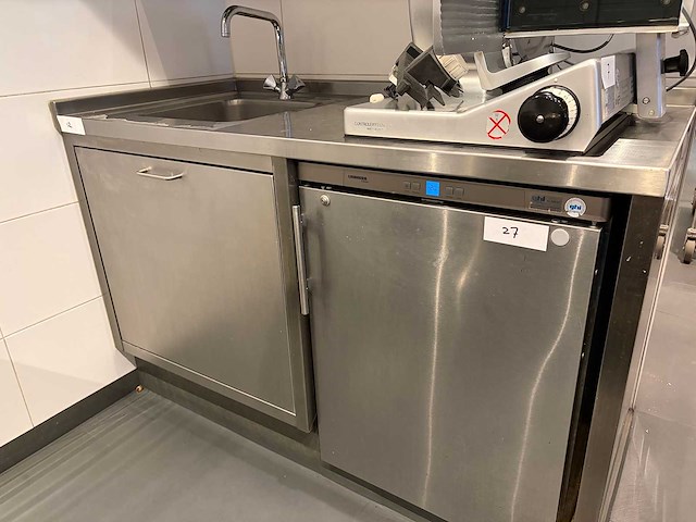 Rvs spoeltafel met rvs afvalbakhouder - afbeelding 6 van  6