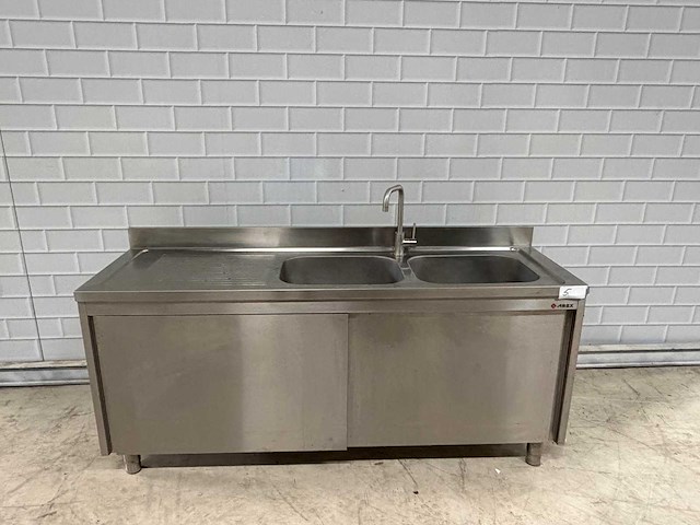 Rvs spoelwerktafel met dubbele spoelbak 2 x schuifdeur en onderschap en 1 mengkraan - afbeelding 1 van  8