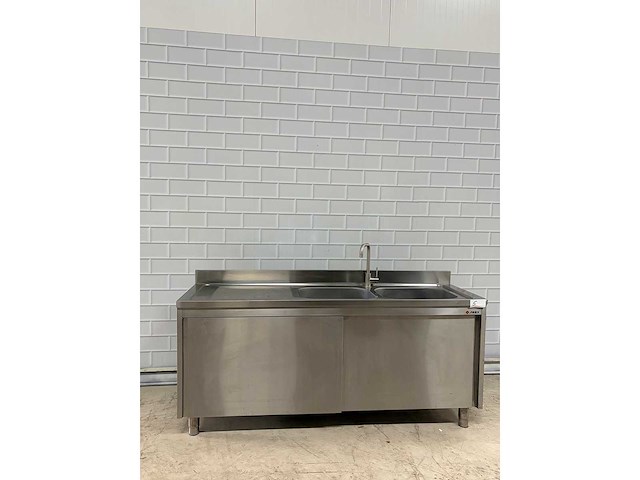 Rvs spoelwerktafel met dubbele spoelbak 2 x schuifdeur en onderschap en 1 mengkraan - afbeelding 2 van  8