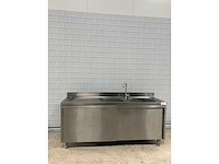 Rvs spoelwerktafel met dubbele spoelbak 2 x schuifdeur en onderschap en 1 mengkraan - afbeelding 2 van  8