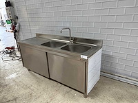 Rvs spoelwerktafel met dubbele spoelbak 2 x schuifdeur en onderschap en 1 mengkraan - afbeelding 3 van  8