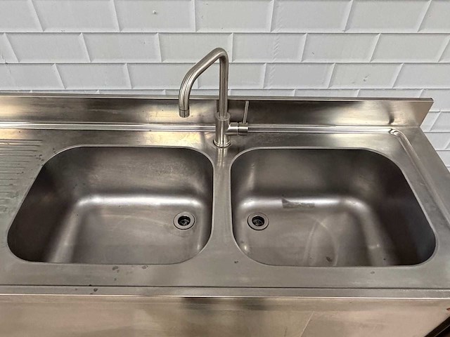 Rvs spoelwerktafel met dubbele spoelbak 2 x schuifdeur en onderschap en 1 mengkraan - afbeelding 8 van  8
