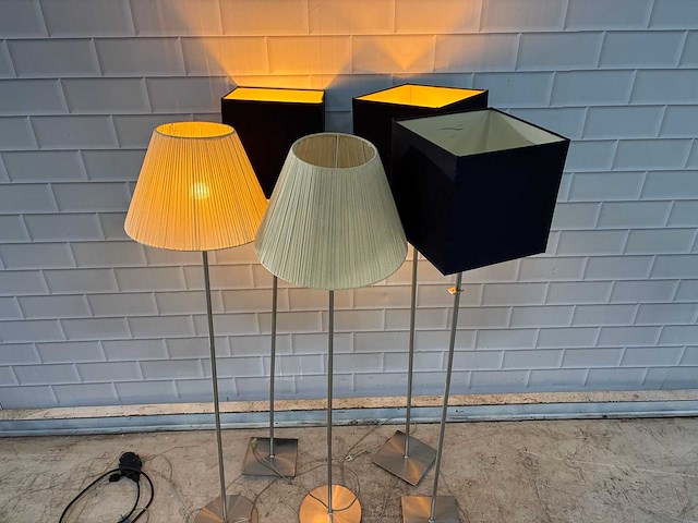 Rvs staande design lamp (5x) - afbeelding 1 van  4