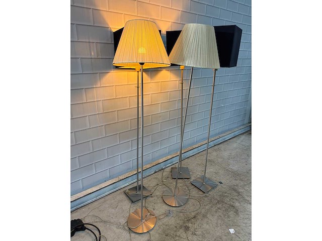 Rvs staande design lamp (5x) - afbeelding 3 van  4