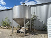 Rvs staande dubbelwandige tank ca. 9000ltr.