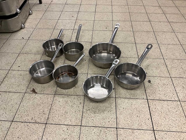 Rvs steelpannen (7x) - afbeelding 1 van  6