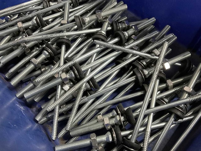 Rvs stokschroef 230xm8 voor montage zonnepaneel (67x) - afbeelding 1 van  2