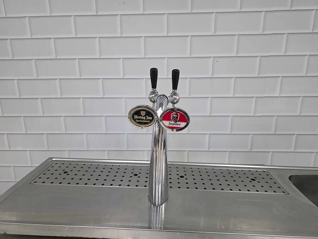 Rvs tapblad met 2 taps tapkranen en spoelbak - afbeelding 2 van  6