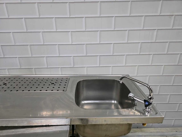 Rvs tapblad met 2 taps tapkranen en spoelbak - afbeelding 3 van  6