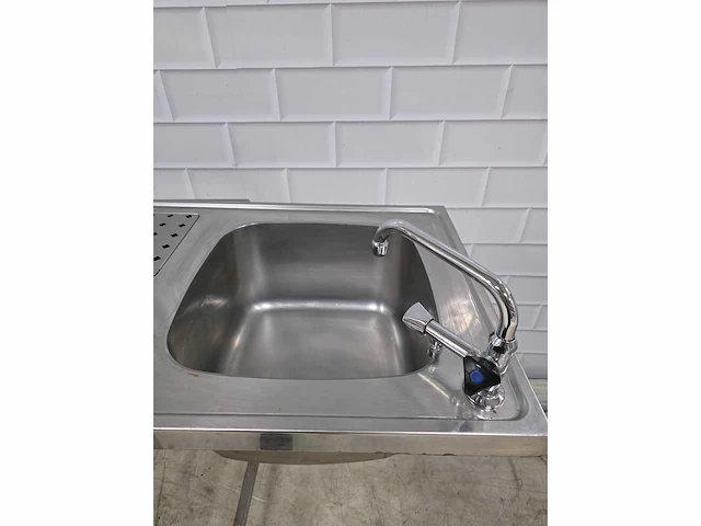 Rvs tapblad met 2 taps tapkranen en spoelbak - afbeelding 4 van  6