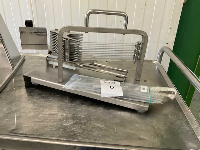 Rvs tomaten snijmachine - afbeelding 1 van  3