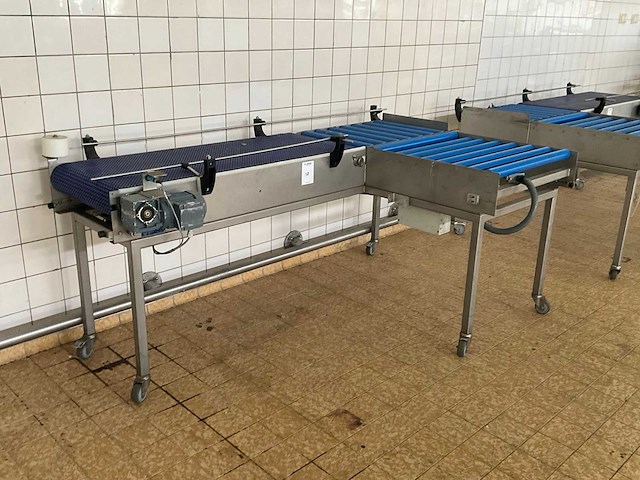 Rvs transporteur met rollenbaan - afbeelding 1 van  1
