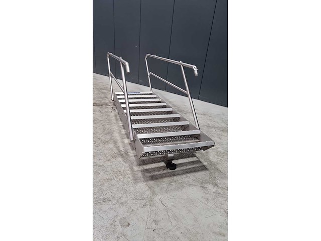 Rvs trap - afbeelding 2 van  2