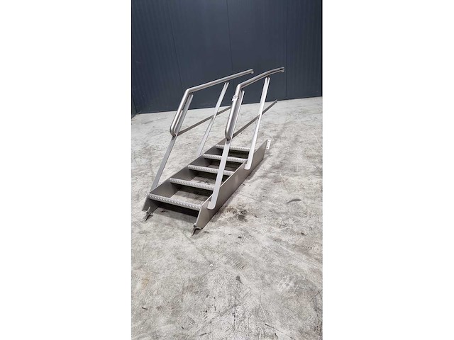 Rvs trap - afbeelding 2 van  2