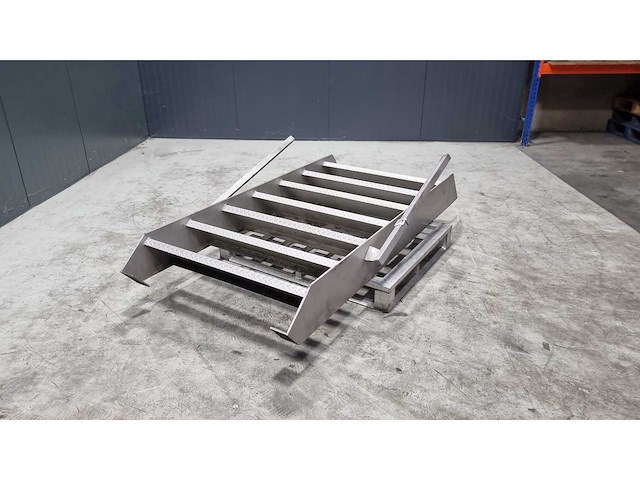 Rvs trap - afbeelding 1 van  1