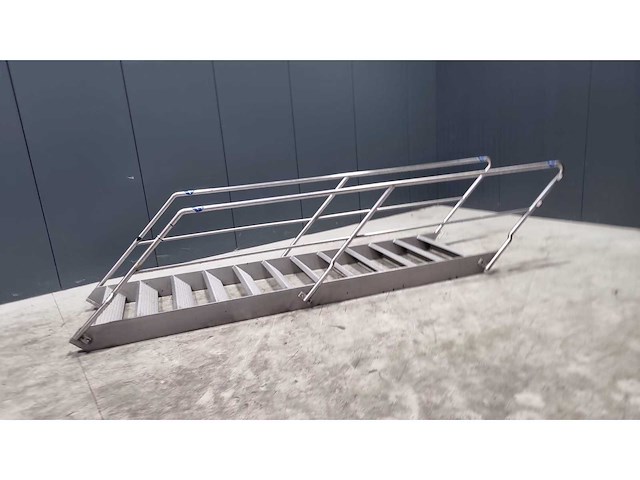Rvs trap - afbeelding 1 van  1