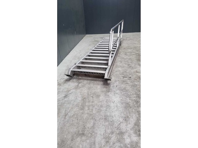Rvs trap - afbeelding 2 van  2
