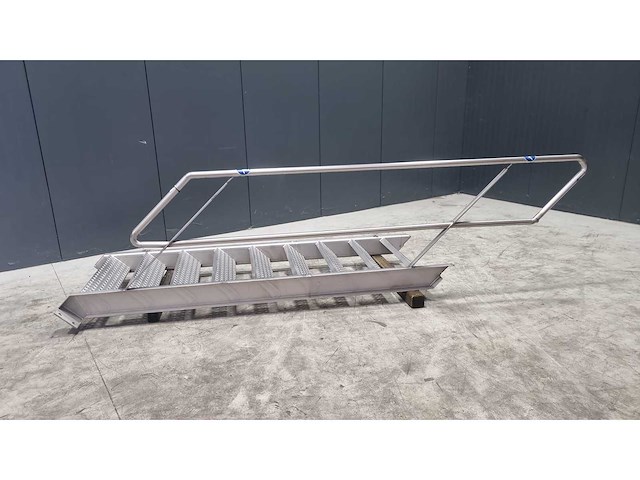 Rvs trap - afbeelding 1 van  2