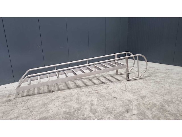 Rvs trap - afbeelding 1 van  1