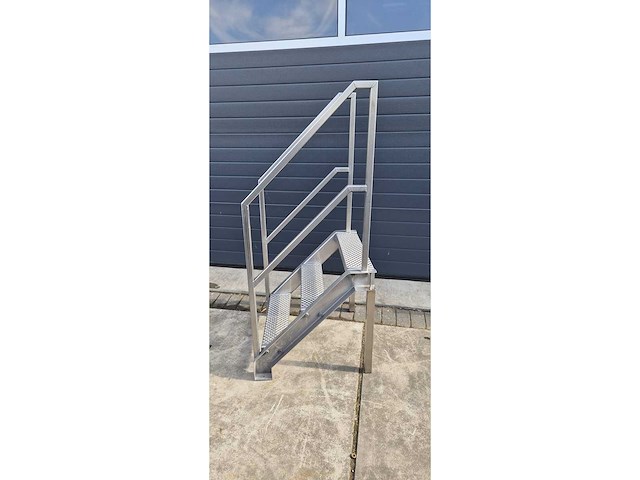 Rvs trap - afbeelding 2 van  3