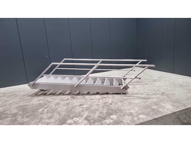Rvs trap - afbeelding 1 van  2